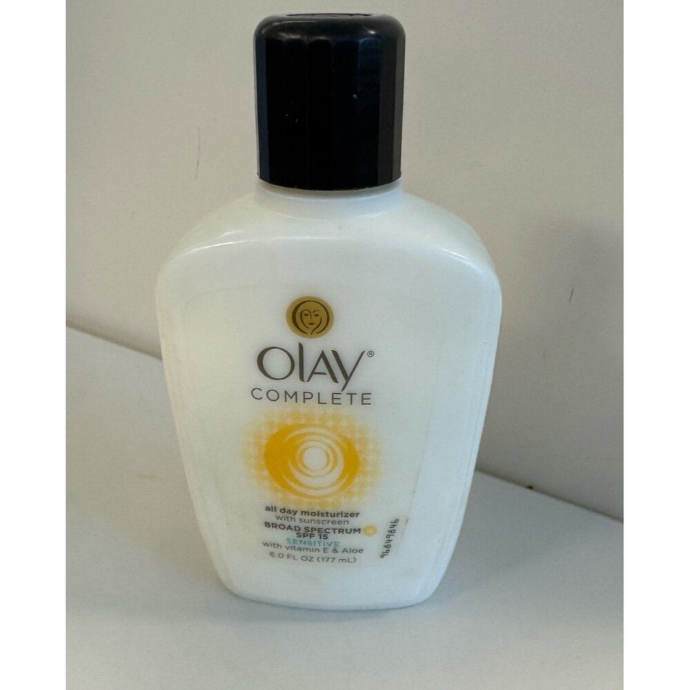 OLAY Complete All Day Moisturizer Sunscreen SPF 15, Sensitive 6 oz Old Stock